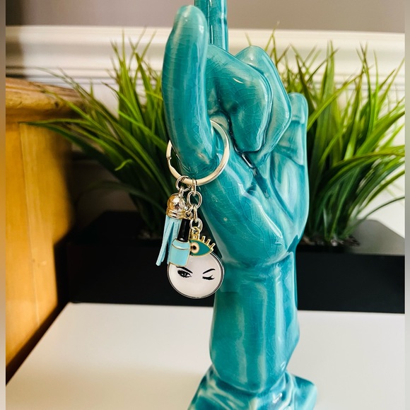 ❌❌SOLD❌❌💥Lot of 3💥Keychains tassel nail polish eye mascara makeup crown red pink - Picture 8 of 11